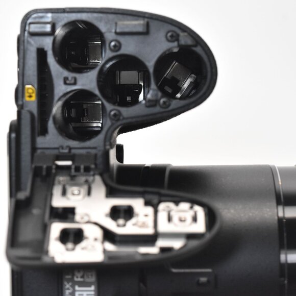 Nikon COOLPIX L330 Digital Camera 20.2MP 26x Optical Zoom HD Video 32GB SD MINT - Picture 12 of 16